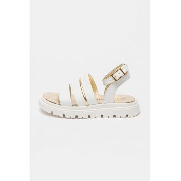 Sandale cu talpa flatform si catarama Sandale cu talpa flatform si catarama