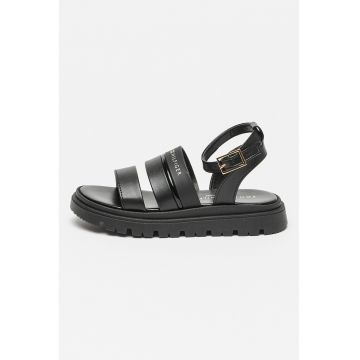 Sandale cu talpa flatform si catarama Sandale cu talpa flatform si catarama