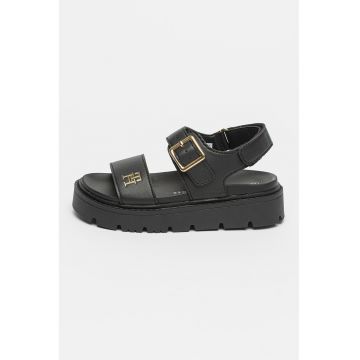 Sandale din piele ecologica cu talpa flatform si inchidere velcro Sandale din piele ecologica cu talpa flatform si inchidere velcro