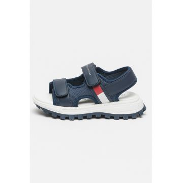 Sandale din piele ecologica cu talpa flatform si inchidere velcro Sandale din piele ecologica cu talpa flatform si inchidere velcro